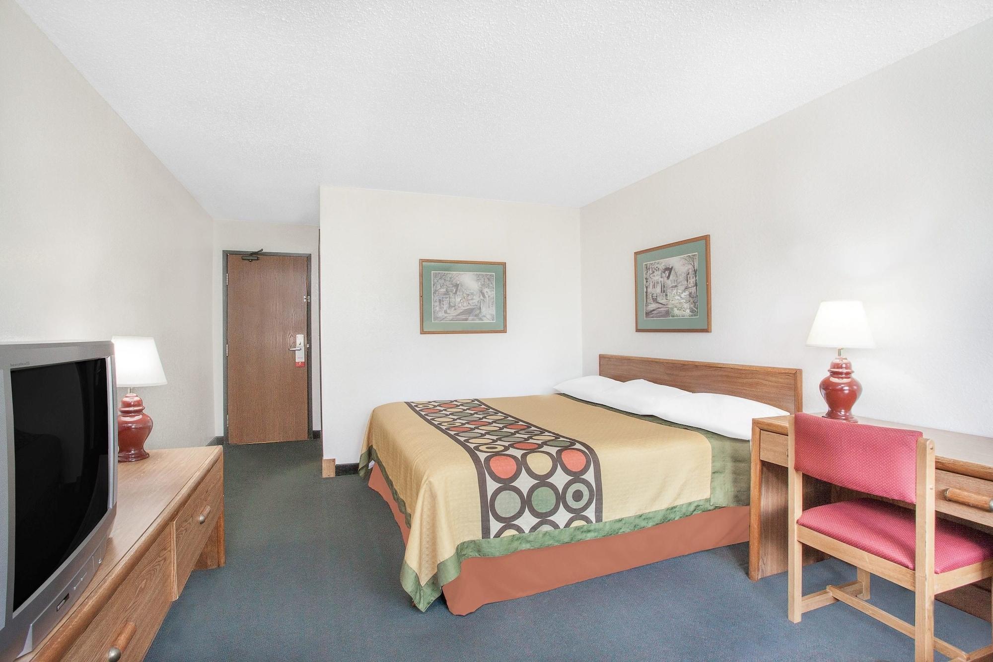 Super 8 By Wyndham Queensbury Glens Falls Dış mekan fotoğraf
