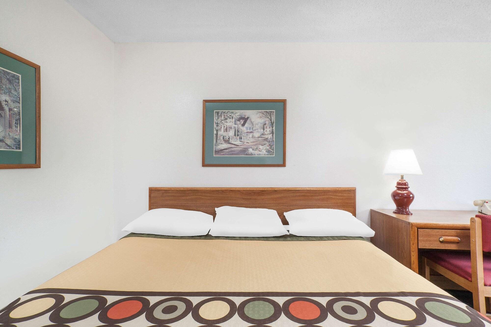 Super 8 By Wyndham Queensbury Glens Falls Dış mekan fotoğraf
