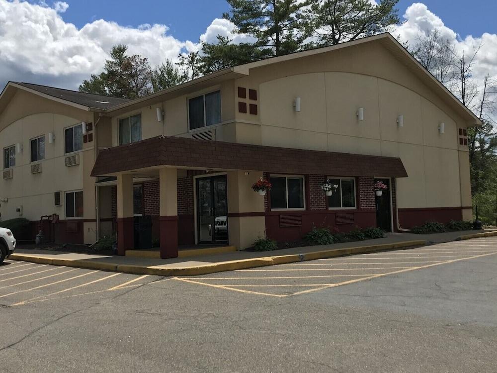 Super 8 By Wyndham Queensbury Glens Falls Dış mekan fotoğraf